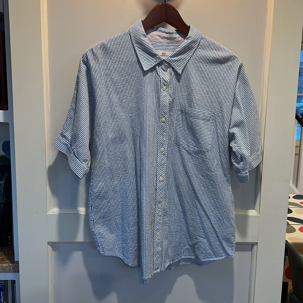 Women’s Vineyard vines seersucker button down shirt in white blue size medium